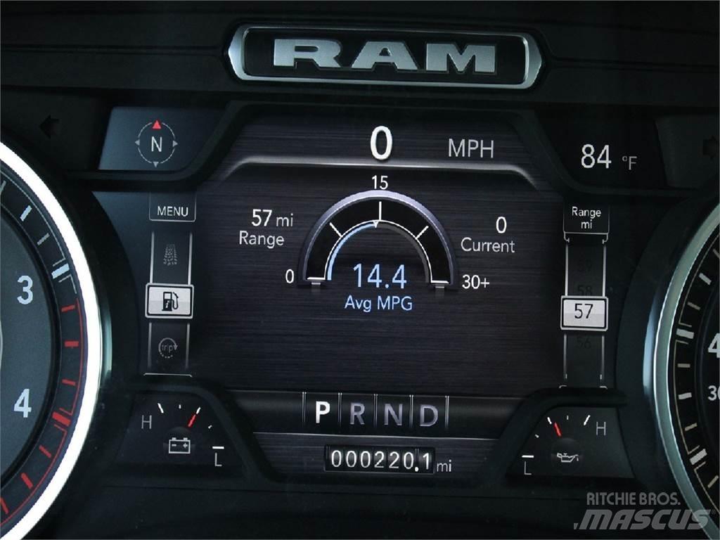 RAM 5500 平板栏板货车