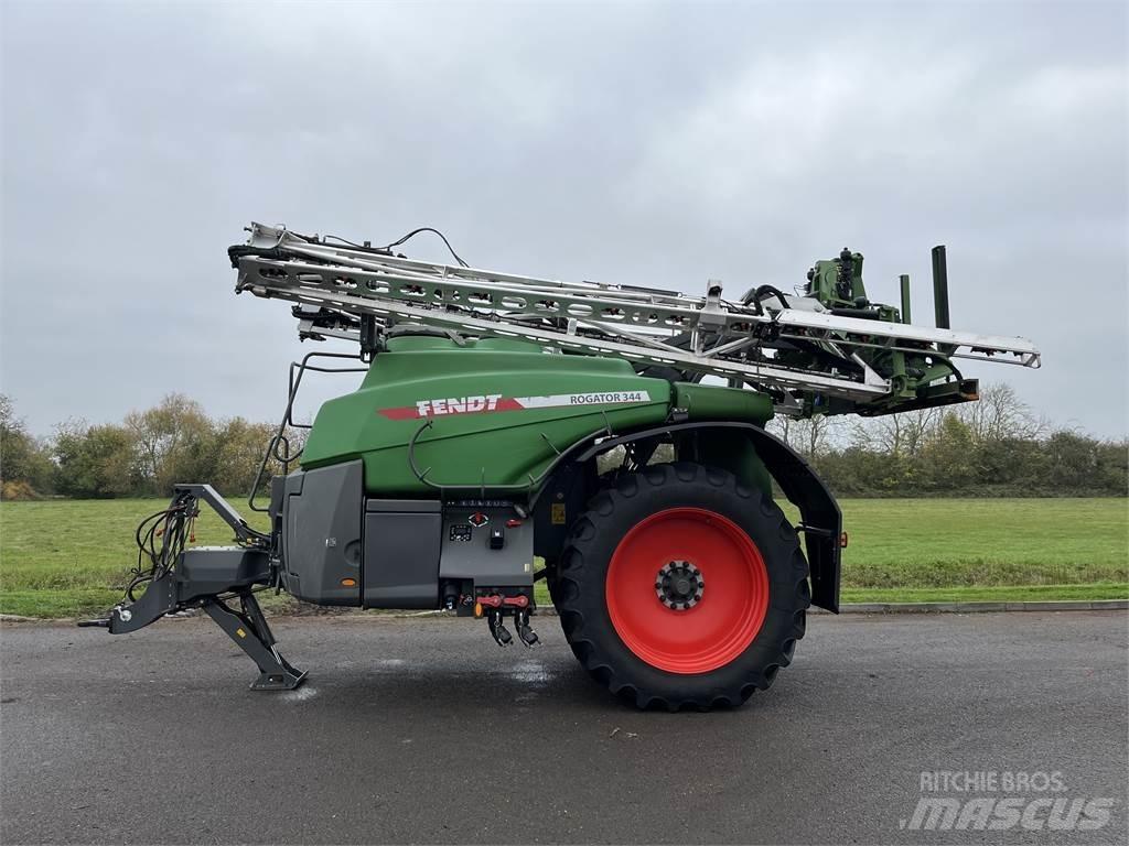 Fendt RG344 牵引式喷雾机