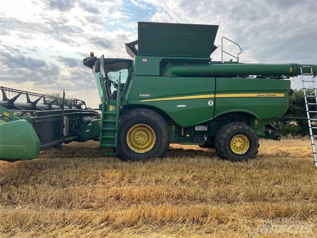 John Deere S685I 联合收割机
