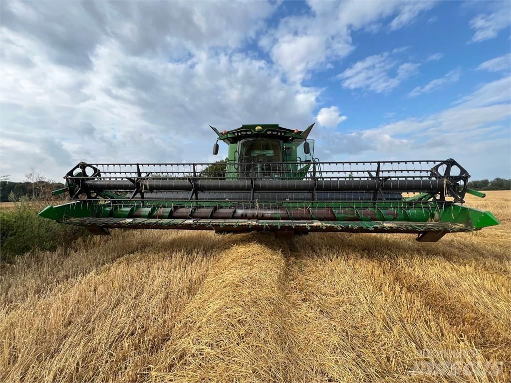 John Deere S685I 联合收割机