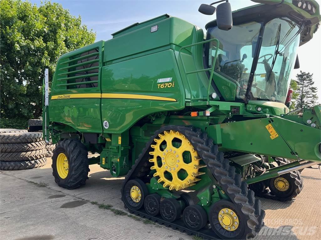 John Deere T670I 联合收割机