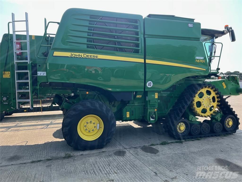 John Deere T670I 联合收割机