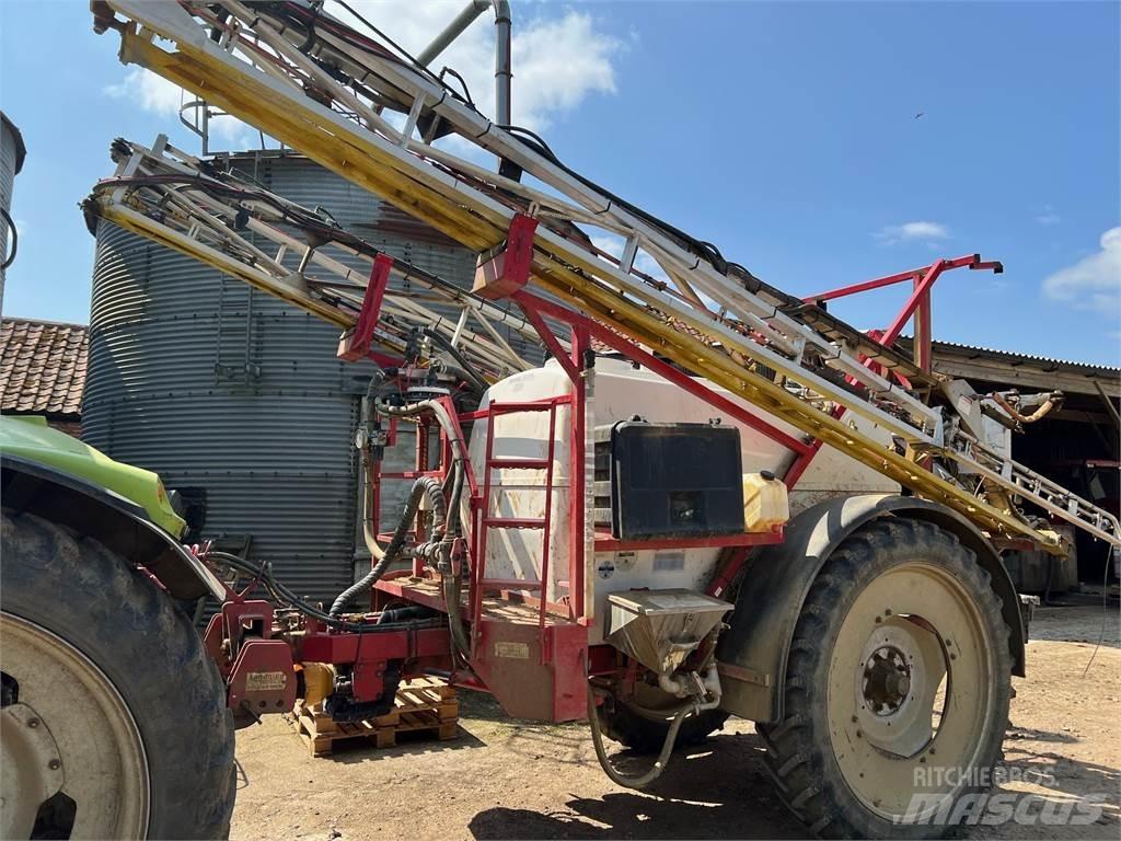 Landquip 3000L 牵引式喷雾机