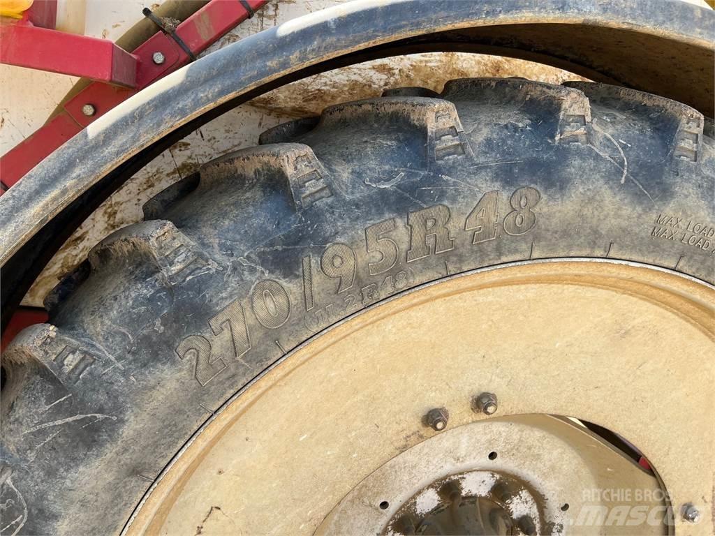 Landquip 3000L 牵引式喷雾机