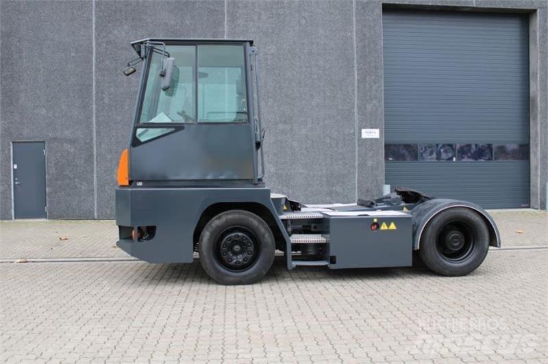 Mafi MT25 码头牵引车