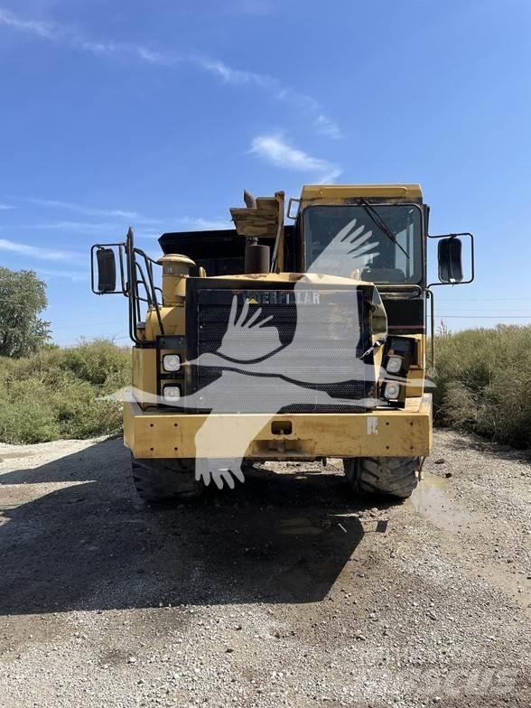 CAT D400D 铰接式自卸车