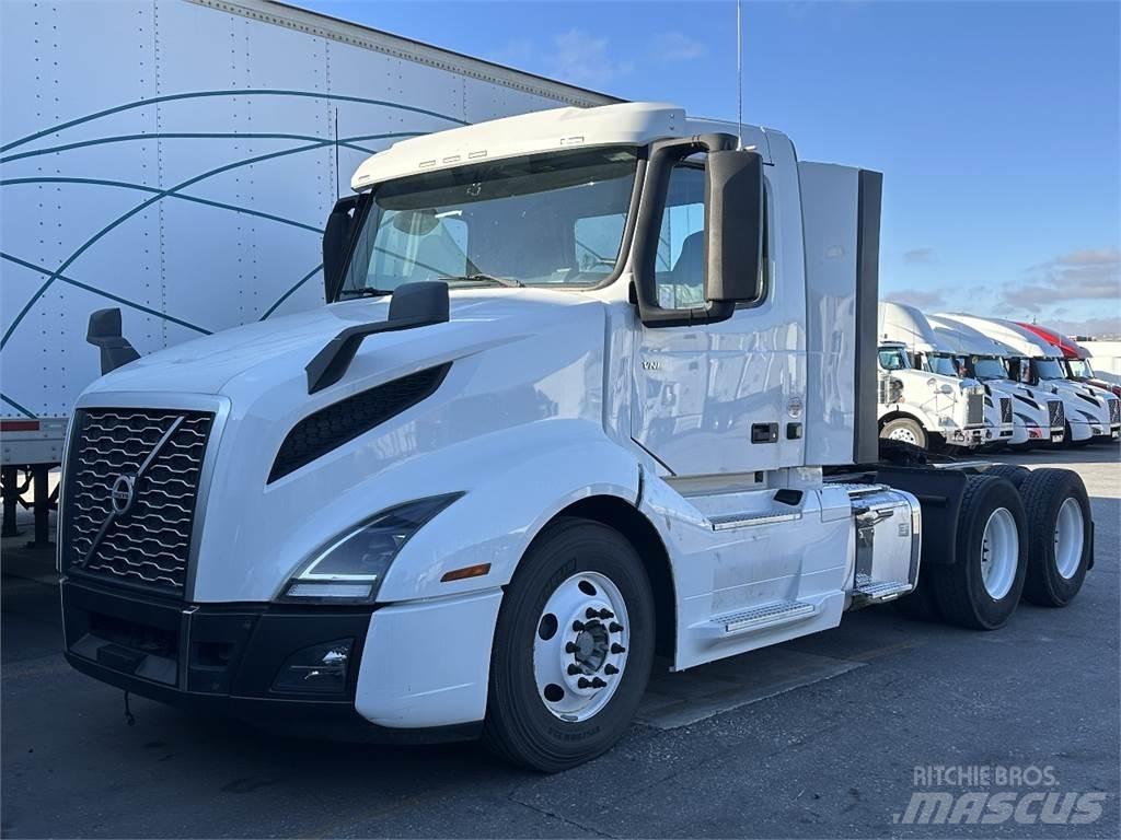 Volvo VNL300 牵引车