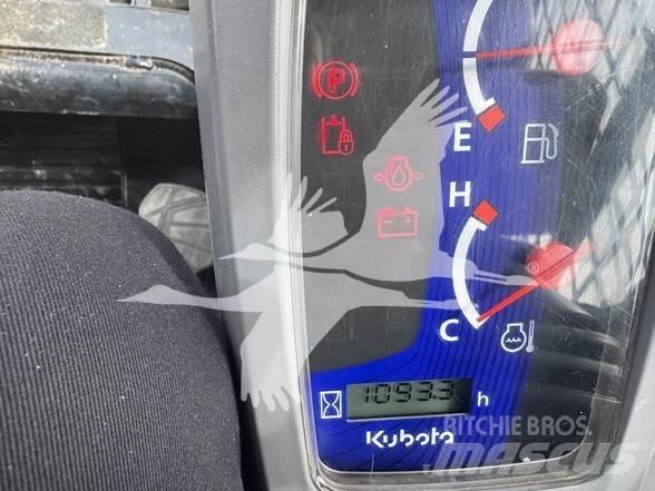 Kubota SVL65-2 滑移装载机