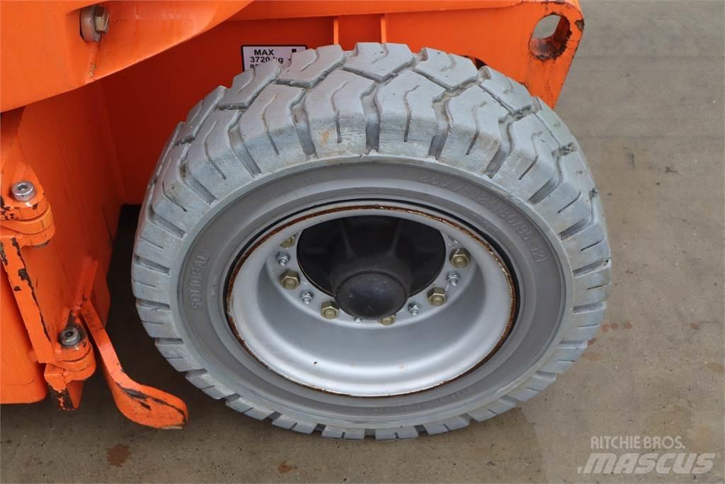 JLG E300AJP 曲臂高空工作平台