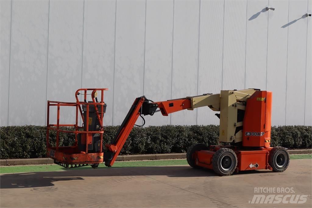 JLG E300AJP 曲臂高空工作平台