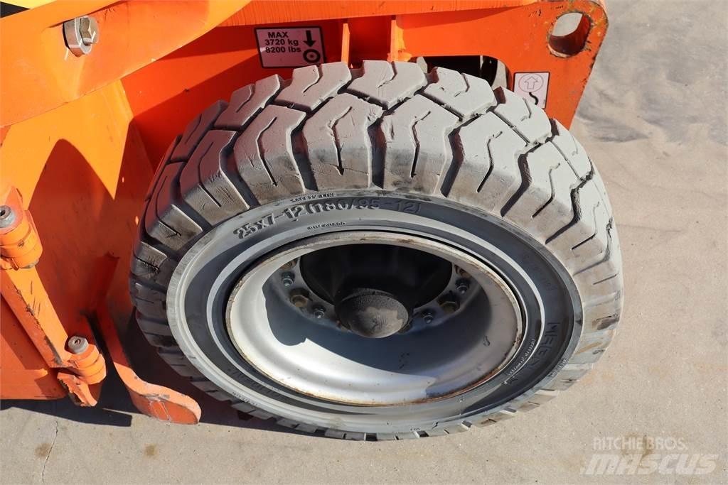 JLG E300AJP 曲臂高空工作平台