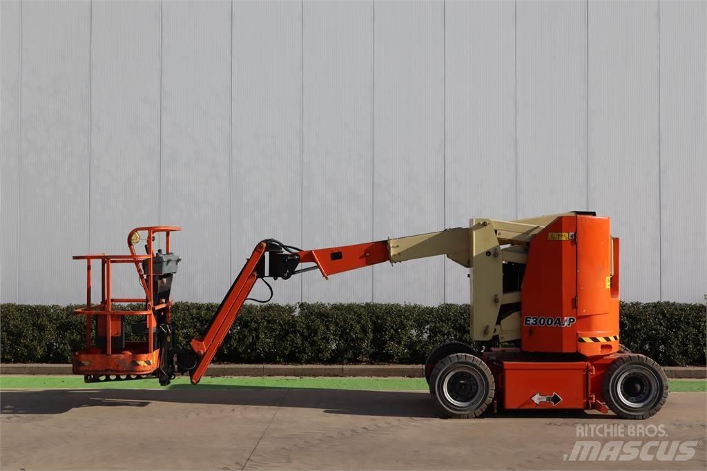 JLG E300AJP 曲臂高空工作平台