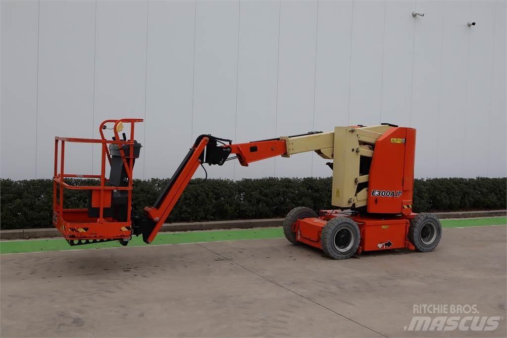 JLG E300AJP 曲臂高空工作平台