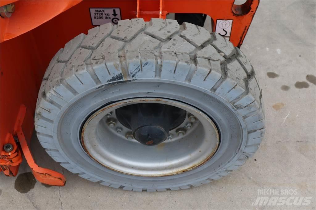JLG E300AJP 曲臂高空工作平台