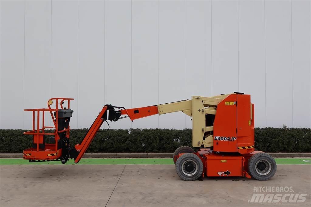 JLG E300AJP 曲臂高空工作平台