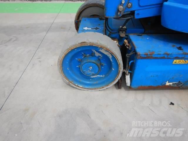 JLG E300AJP 曲臂高空工作平台