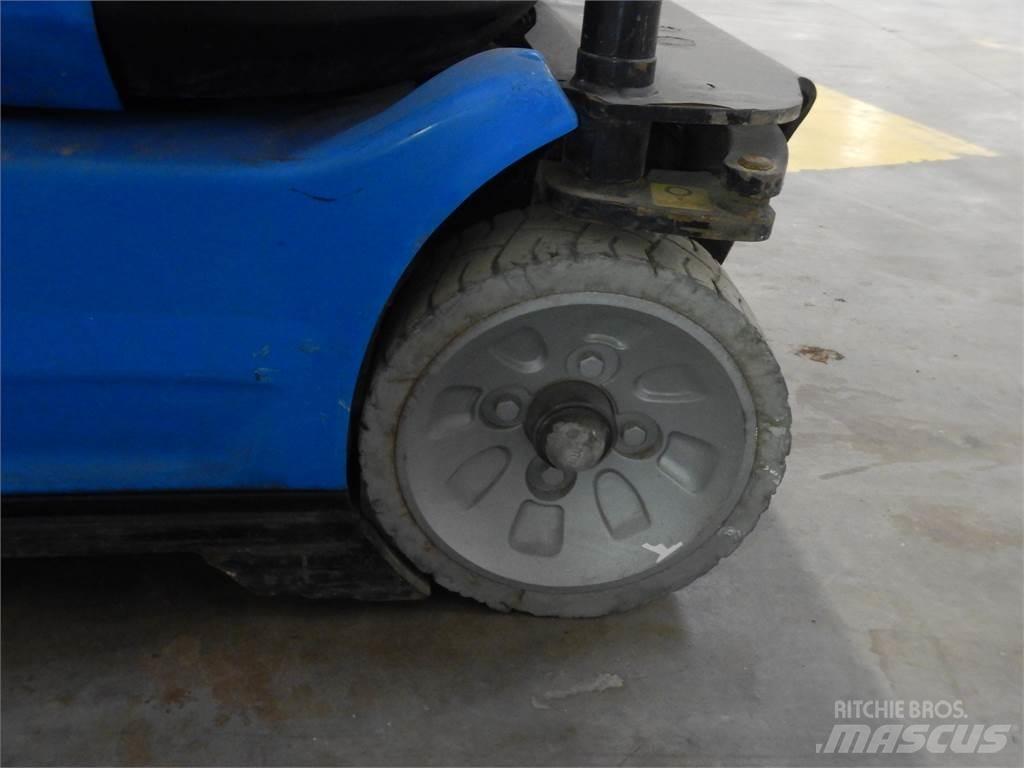 Manitou 100VJR 客货电梯