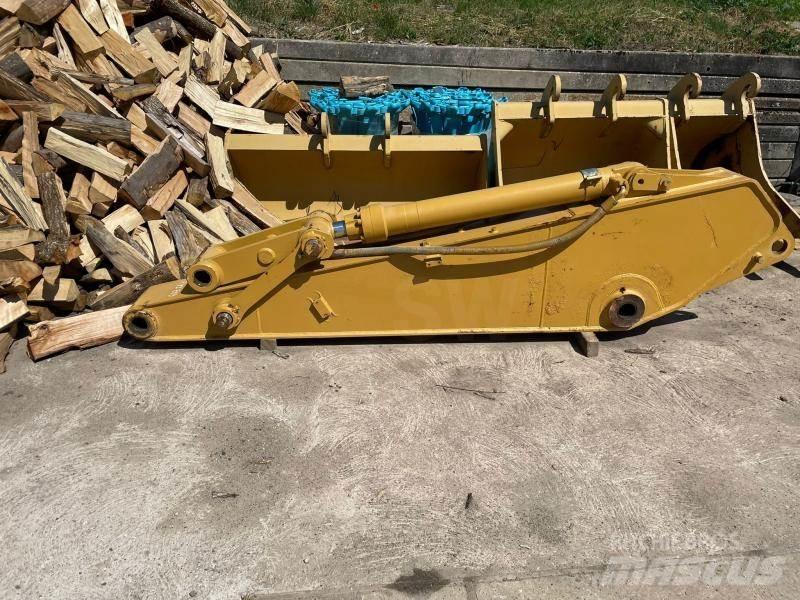 CAT 320 吊杆和铲斗