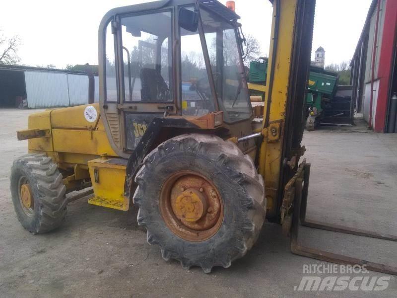 JCB 930 越野叉车|叉装车