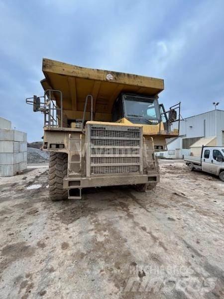 Komatsu HD605-7 刚性自卸车