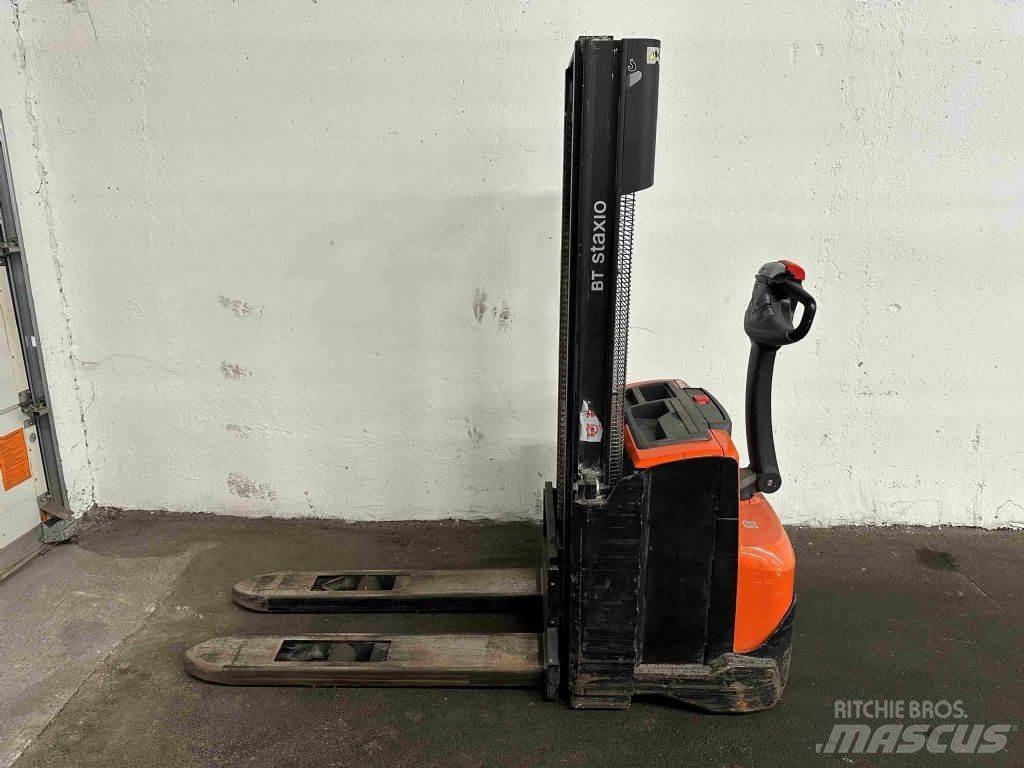 BT SWE 100 手推堆垛车
