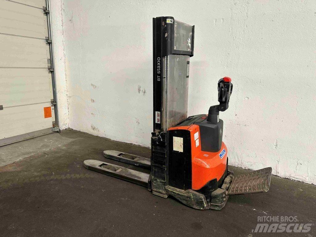 BT SWE 100 手推堆垛车