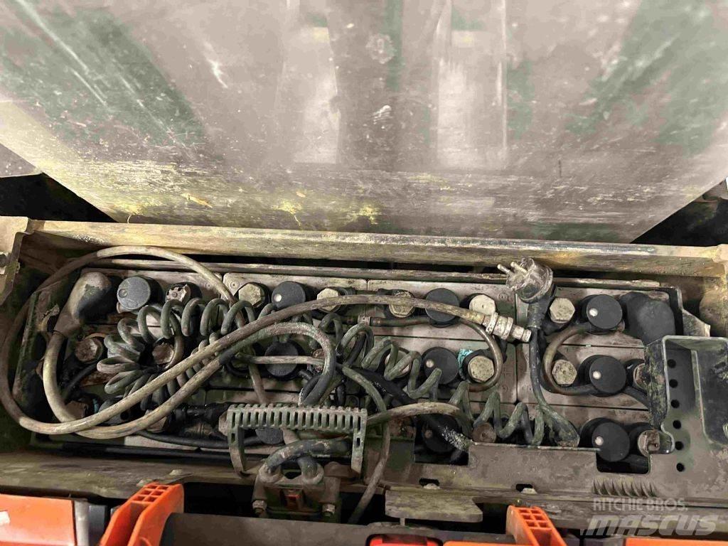 BT SWE 100 手推堆垛车