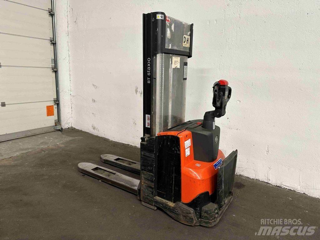 BT SWE 100 手推堆垛车