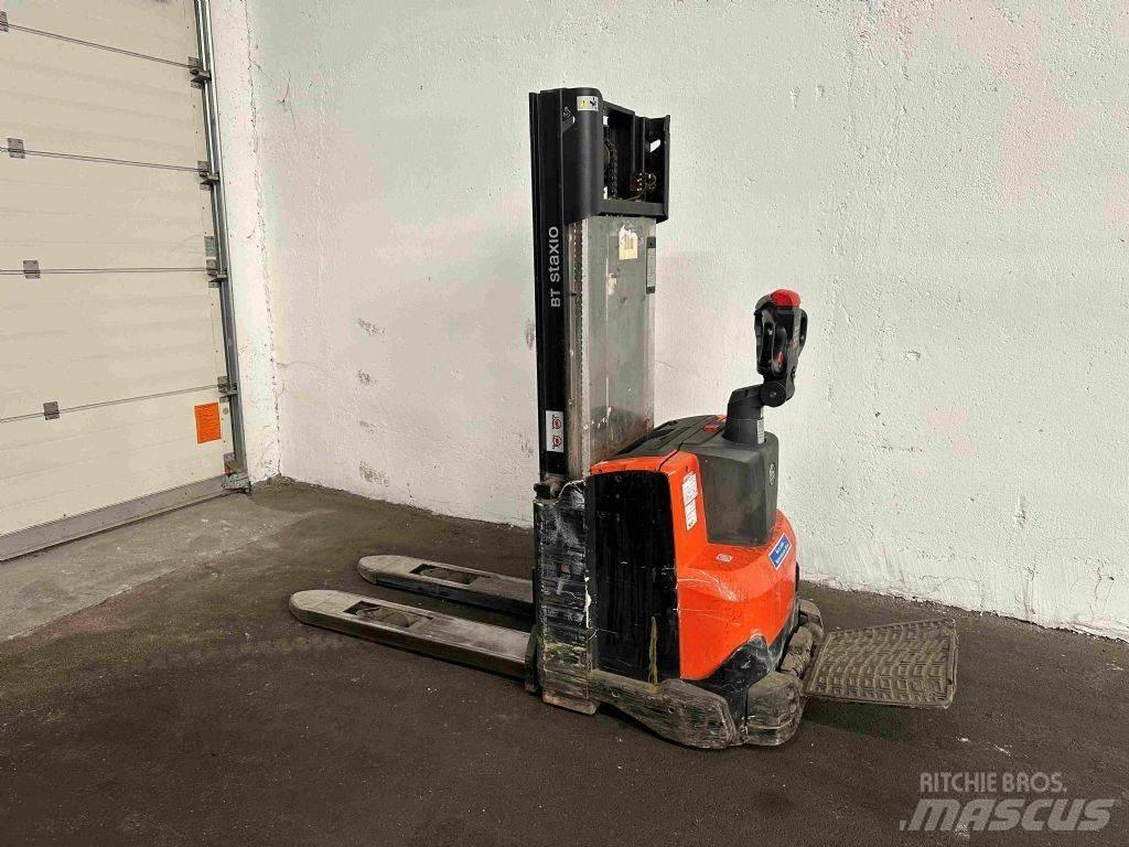 BT SWE 100 手推堆垛车