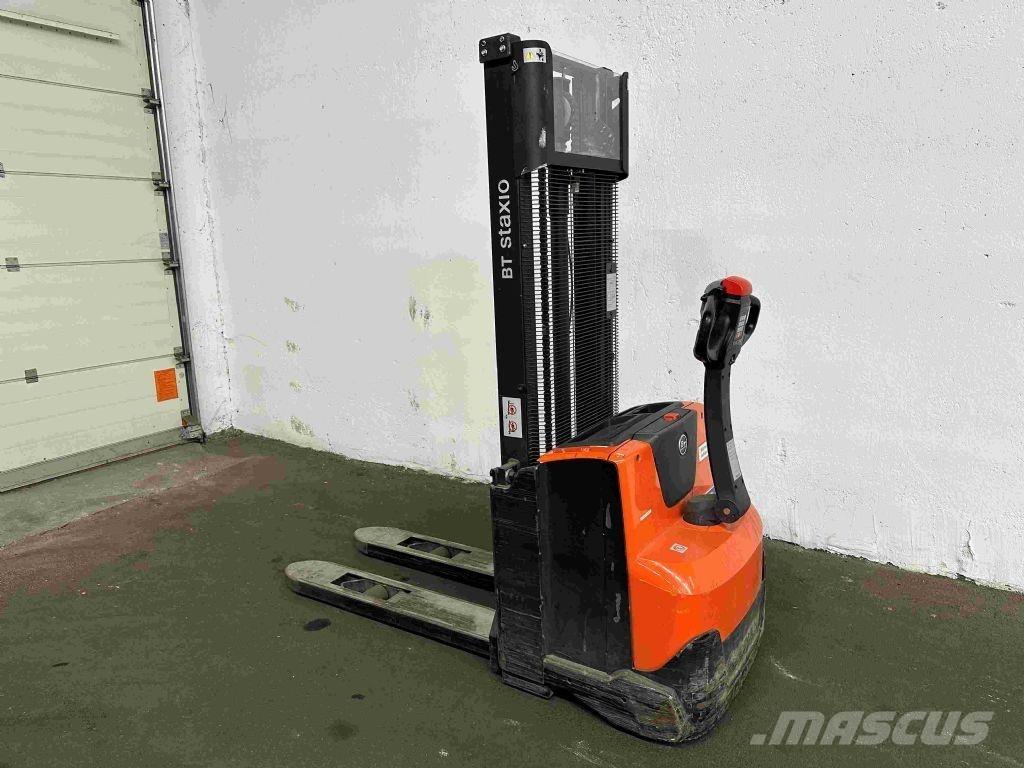 BT SWE 100 手推堆垛车