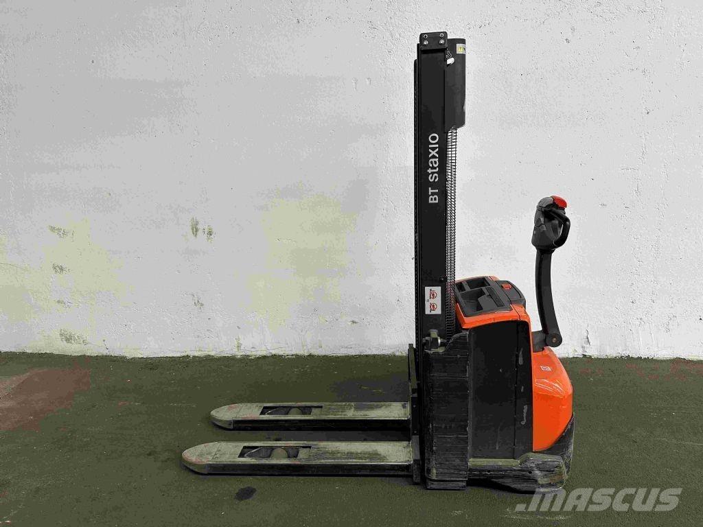 BT SWE 100 手推堆垛车
