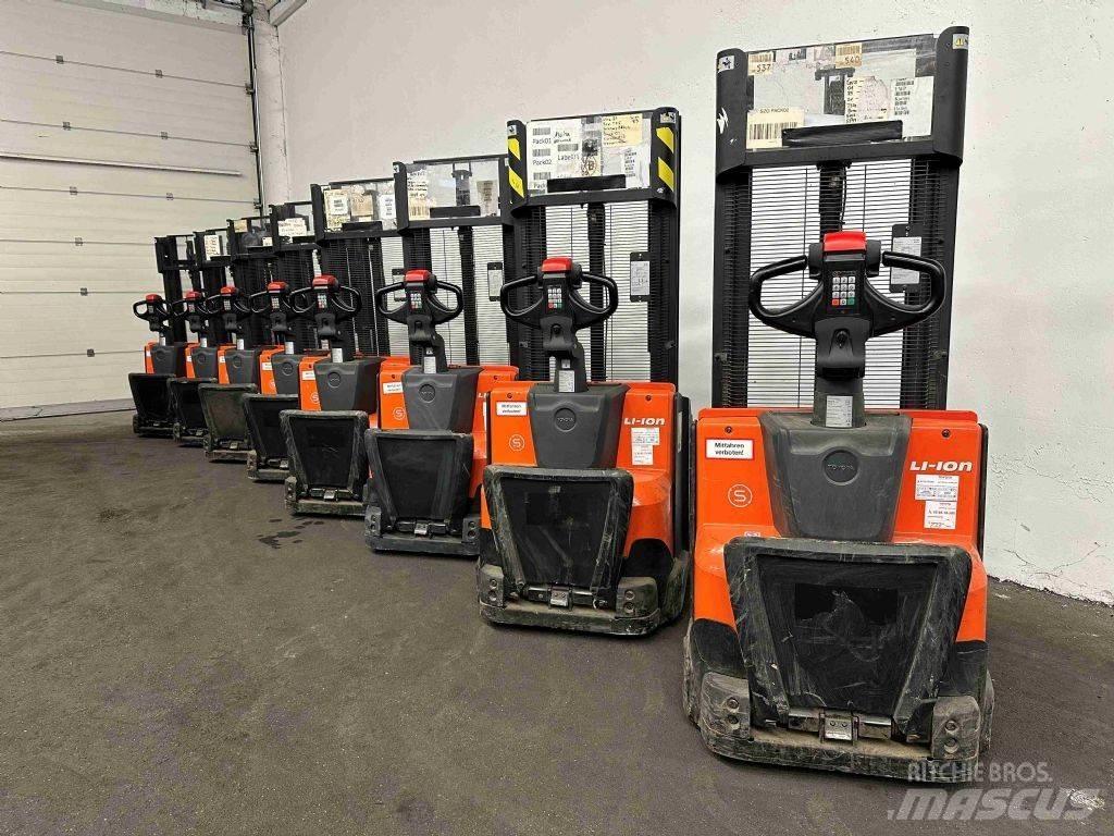 BT SWE 100 手推堆垛车