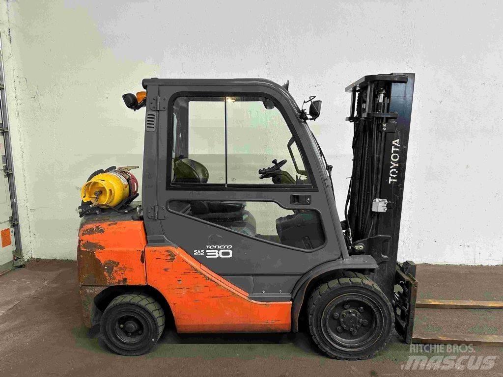 Toyota 02-8FGF30 天然气叉车