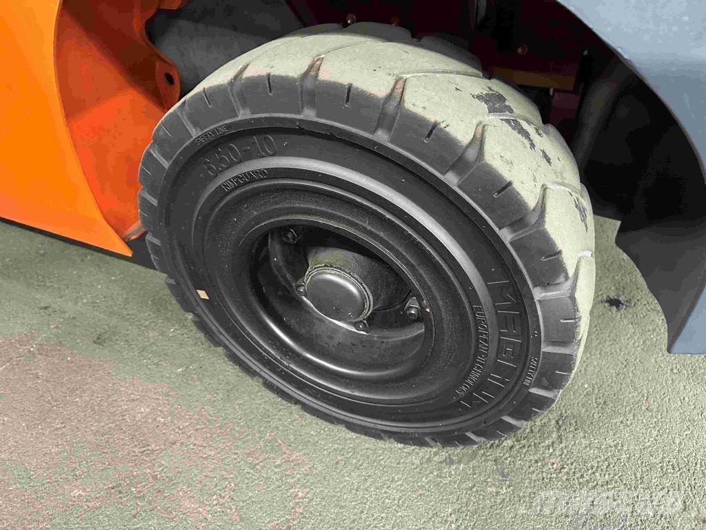 Toyota 02-8FGF30 天然气叉车
