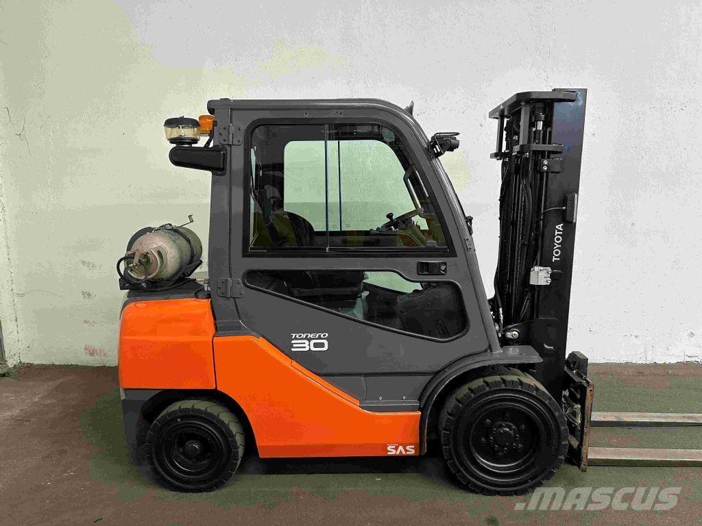 Toyota 02-8FGF30 天然气叉车