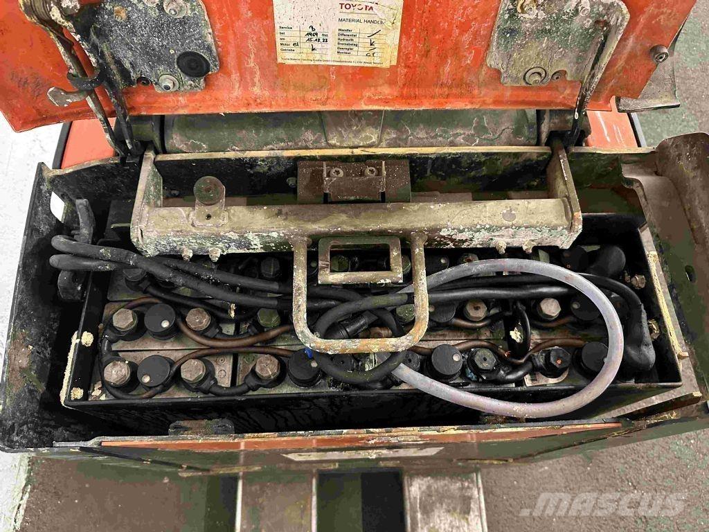Toyota LPE 200 手摇升降机