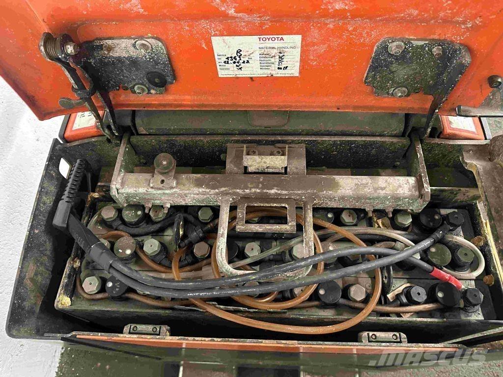 Toyota LPE 200 手摇升降机