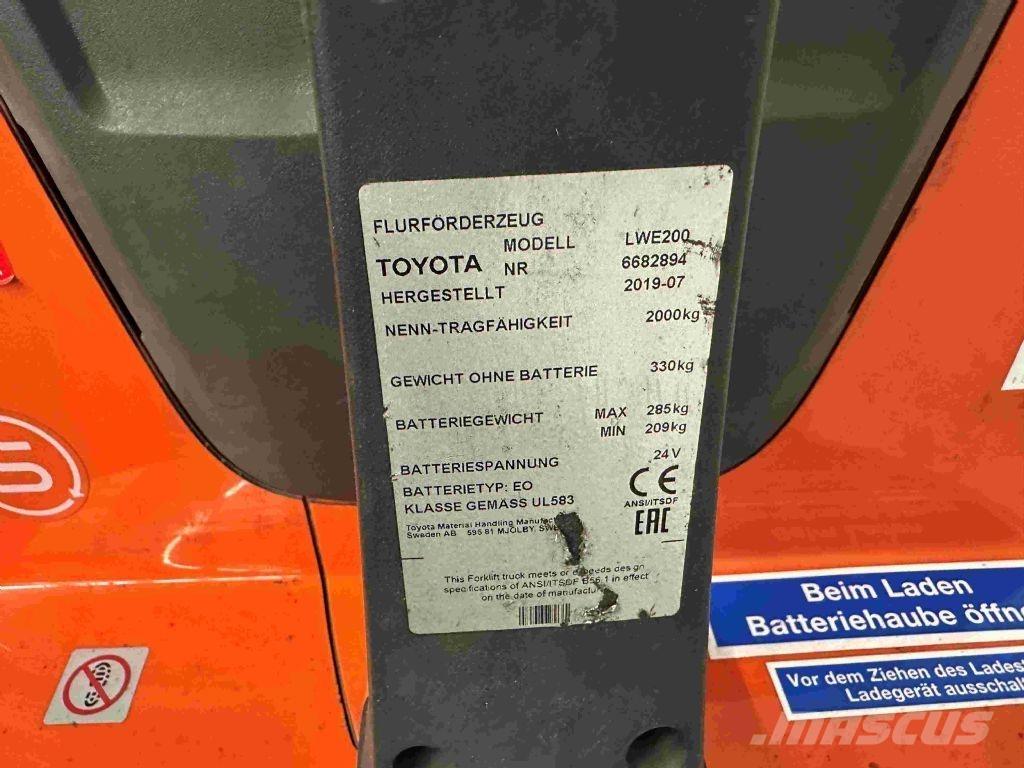 Toyota LWE 200 手摇升降机