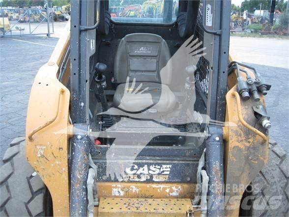 CASE SV250 滑移装载机