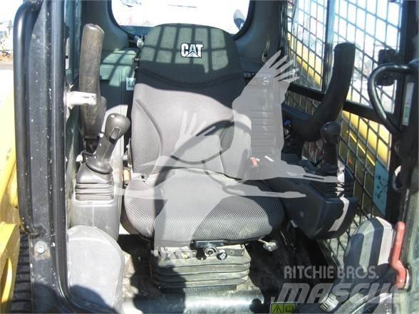 CAT 279D3 滑移装载机
