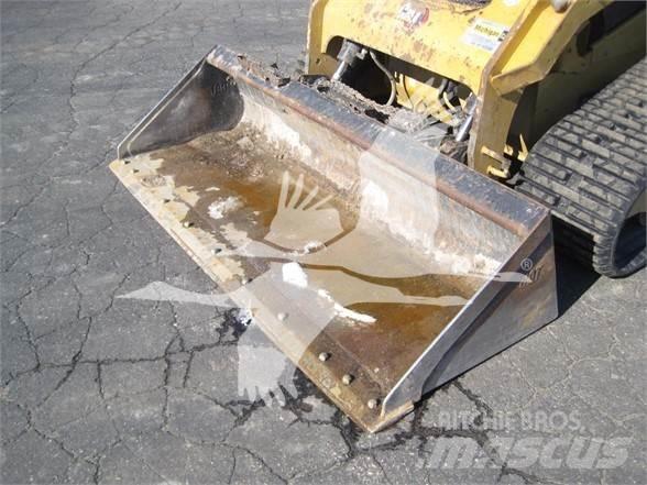 CAT 279D3 滑移装载机