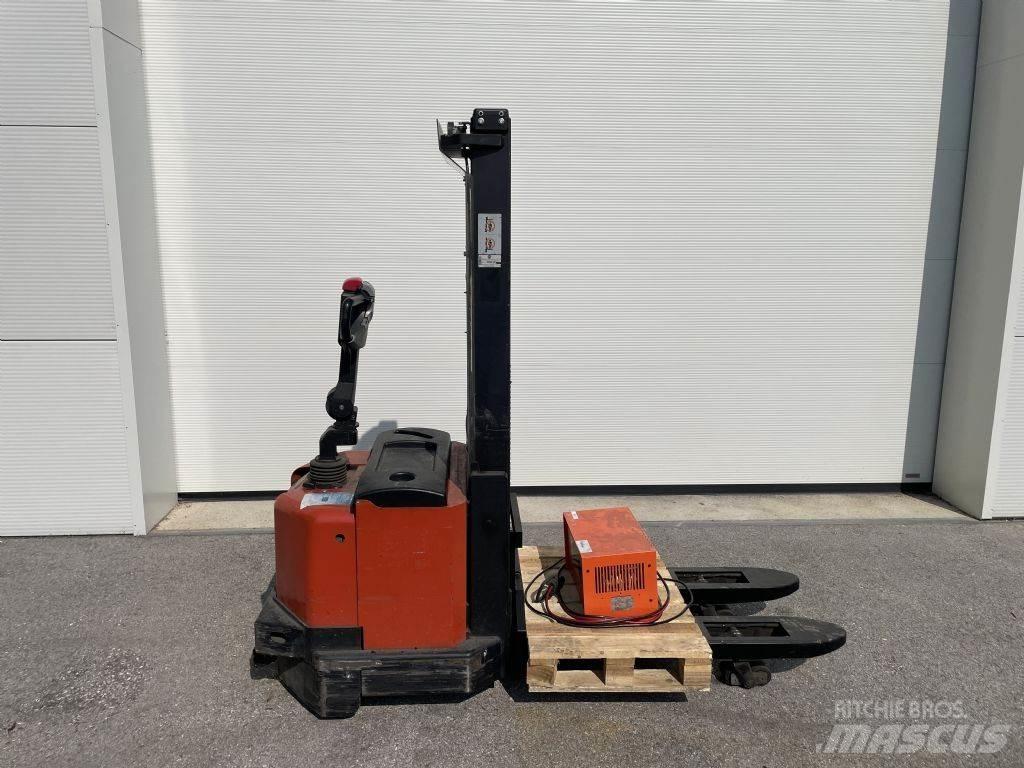 BT SWE120L 手推堆垛车