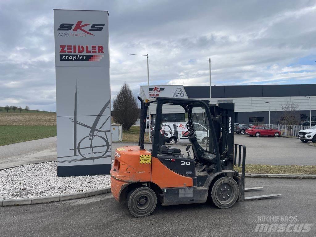 Doosan D30S-5 柴油叉车