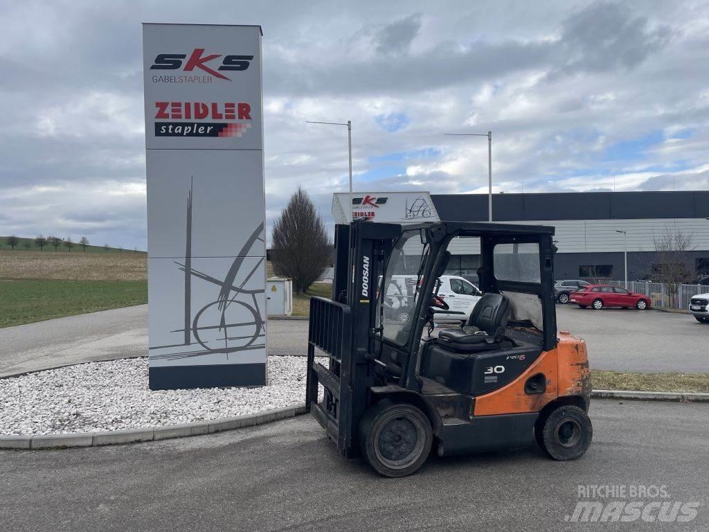 Doosan D30S-5 柴油叉车