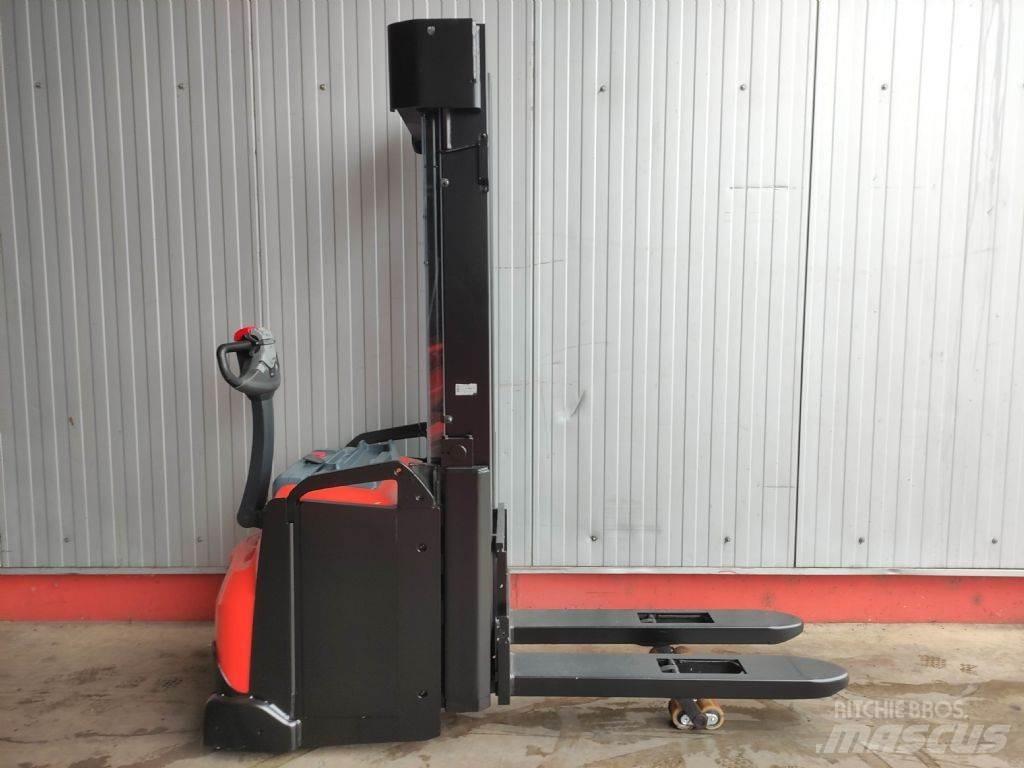 BT SWE160L 手推堆垛车