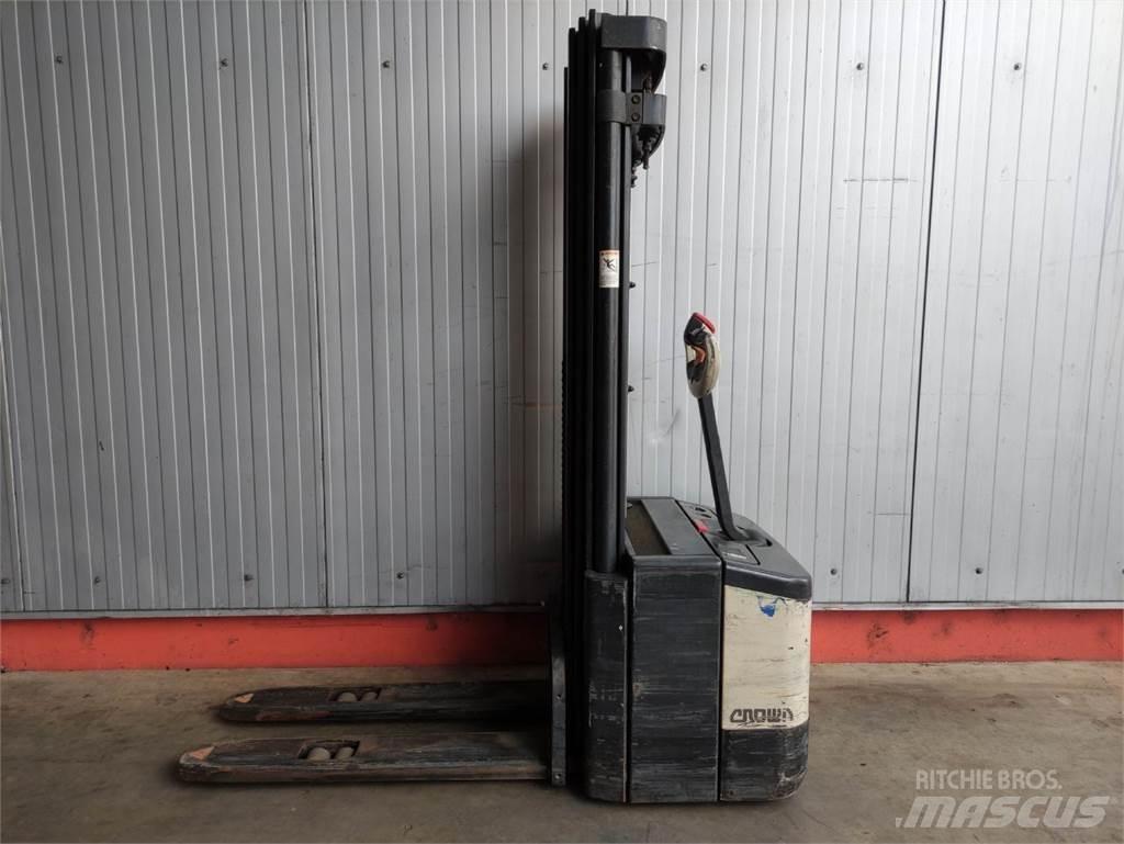 Crown WE 2300-1.6 TT 手推堆垛车