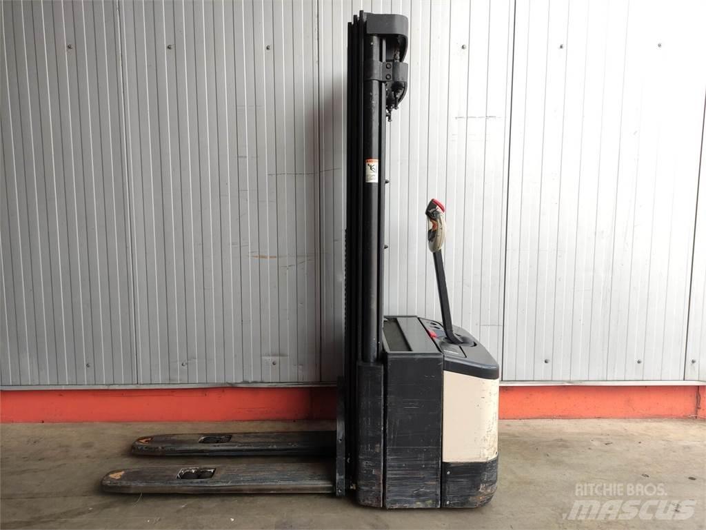 Crown WE2300-1.6-TT 手推堆垛车