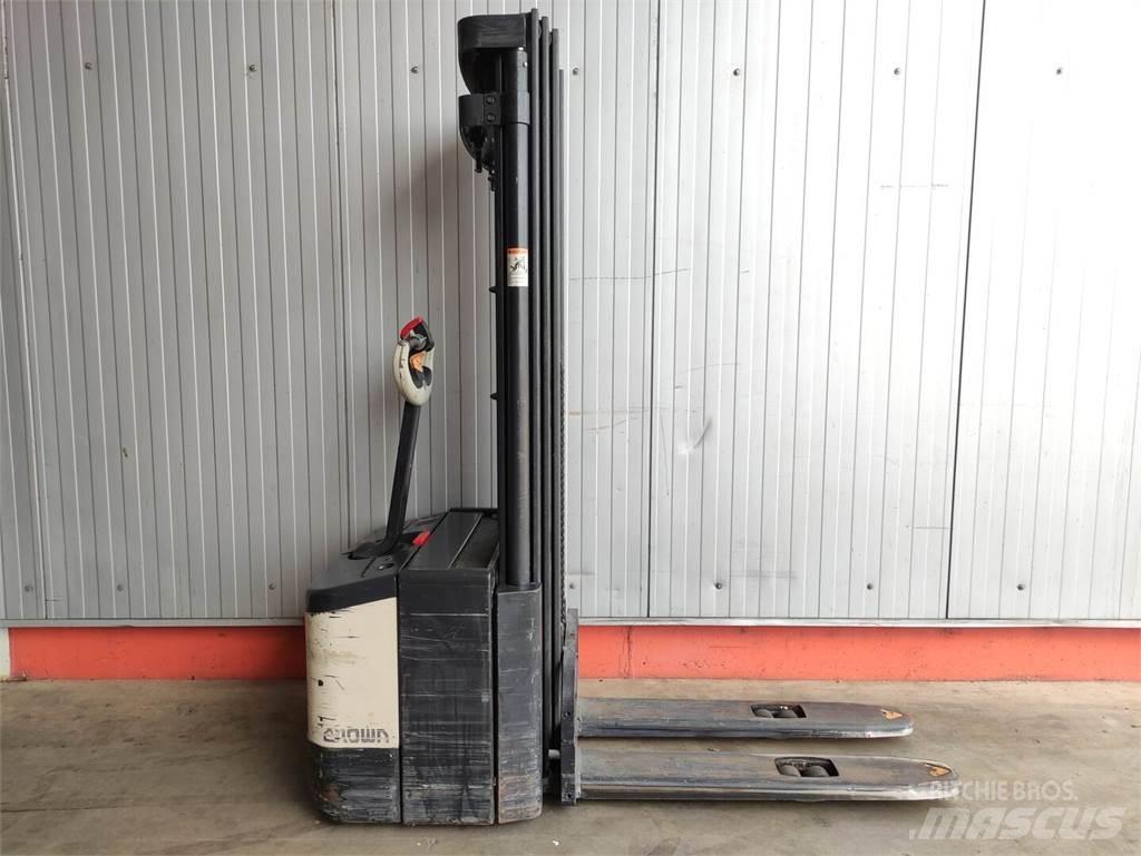 Crown WE2300-1.6-TT 手推堆垛车