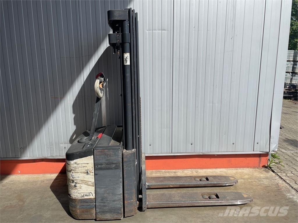 Crown WE2300 1.6 TT 手推堆垛车