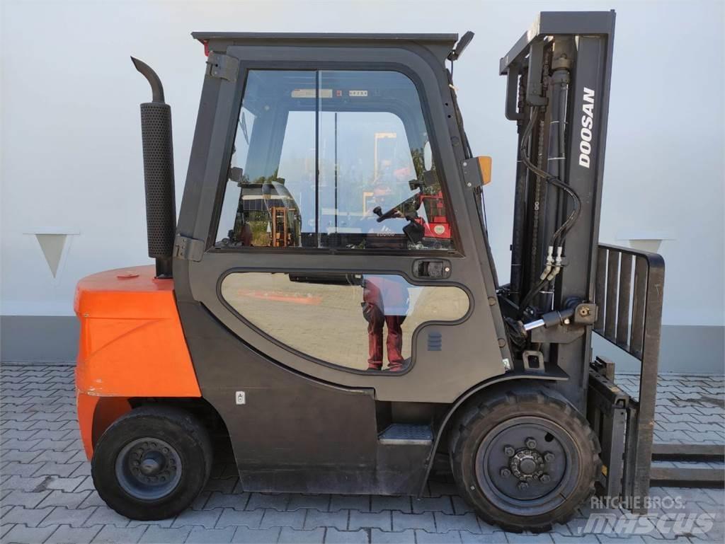 Doosan D30 GP 柴油叉车